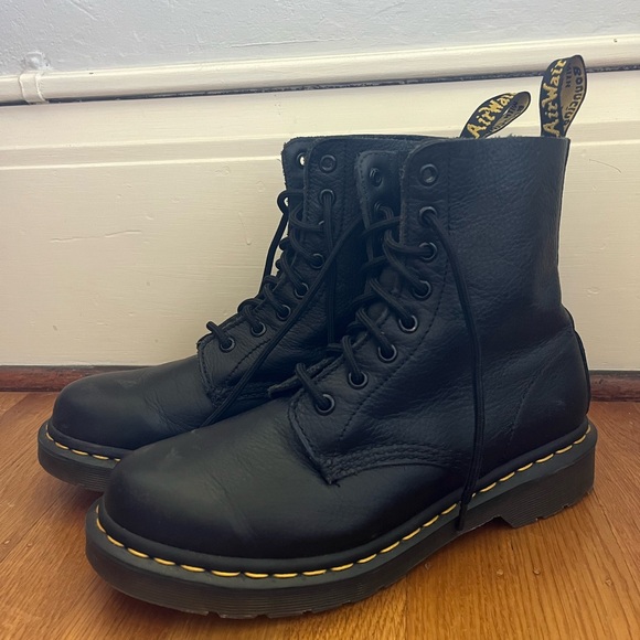 1460 Women’s Pascal Virginia Leather Doc Marten boots - Picture 2 of 7